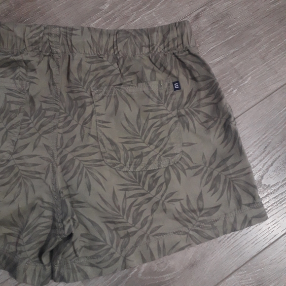 Gap | Pull on military green shorts - Picture 8 of 11